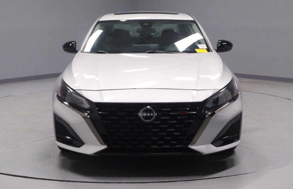 Certified 2023 Nissan Altima 2.5 SR w/ SR Premium Package FWD image 3