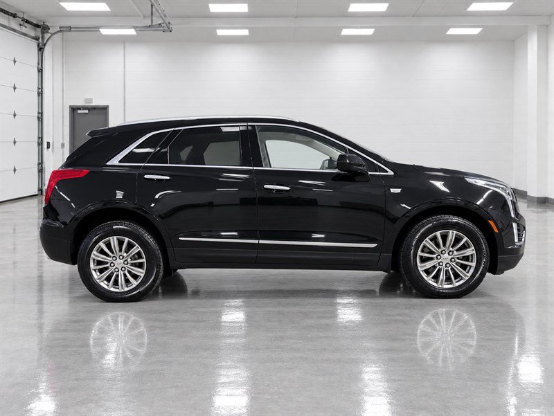 Used 2017 Cadillac XT5 Luxury w/ LPO, Wheel Lock Package AWD/4WD image 3