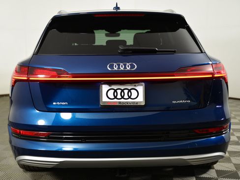 Certified 2023 Audi e-tron Premium Plus w/ Premium Plus Package AWD/4WD image 10