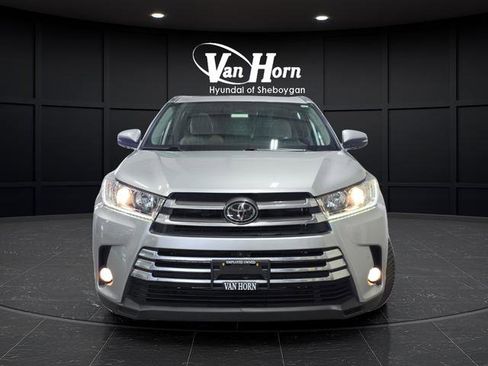 Used 2018 Toyota Highlander Limited Platinum AWD/4WD image 2