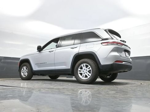 Used 2024 Jeep Grand Cherokee Laredo AWD/4WD image 51