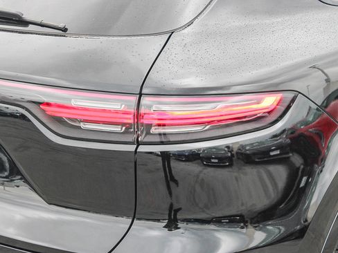 Used 2022 Porsche Cayenne image 10