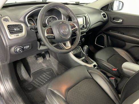 Used 2018 Jeep Compass Latitude image 29