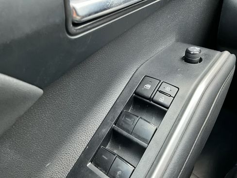 Used 2024 Toyota Highlander XLE AWD/4WD image 20