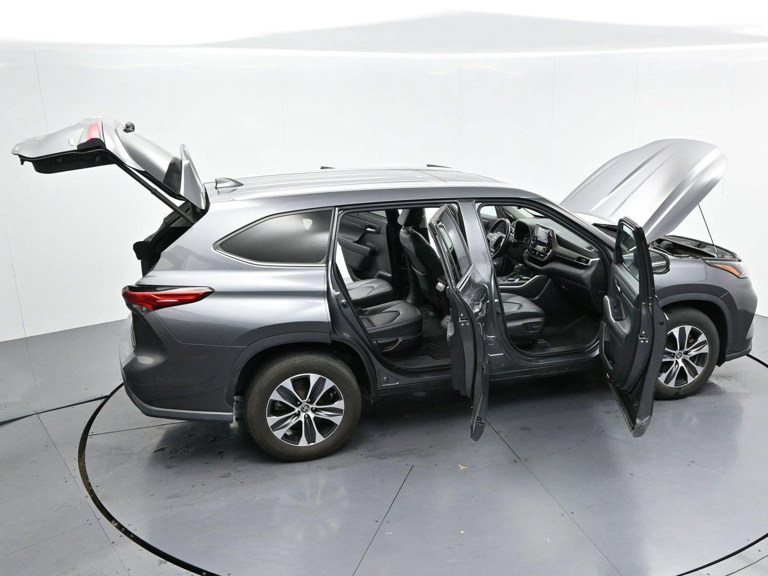 Used 2022 Toyota Highlander XLE FWD image 48