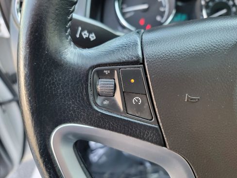 Used 2012 Chevrolet Captiva Sport LT w/ Convenience Package FWD image 25