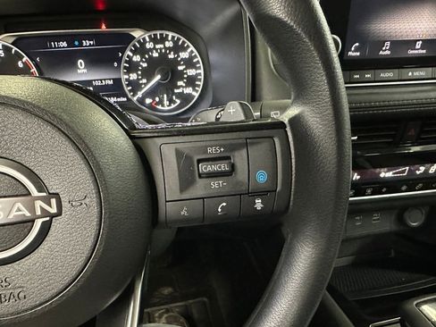 Used 2023 Nissan Rogue SV image 11