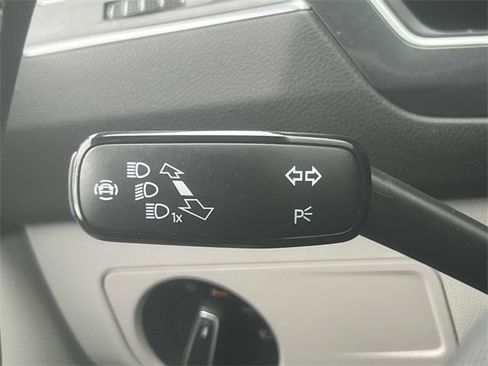 Used 2022 Volkswagen Tiguan SE image 28