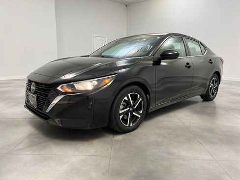 Used 2024 Nissan Sentra SV image 3