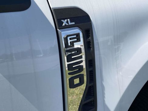New 2026 Ford F250 XL w/ FX4 Off-Road Package AWD/4WD image 8