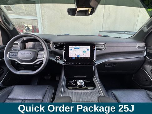 Used 2023 Jeep Wagoneer L Series II image 5