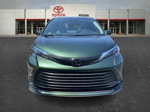 Certified 2026 Toyota Sienna XLE FWD image 2
