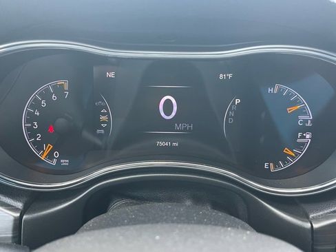 Used 2019 Jeep Grand Cherokee Altitude image 9