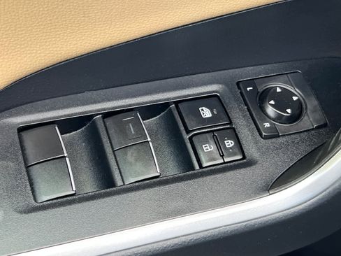 Used 2021 Toyota RAV4 Limited image 13