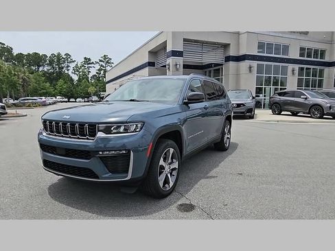 Used 2026 Jeep Grand Cherokee L Limited w/ Trailer Tow Package AWD/4WD image 36