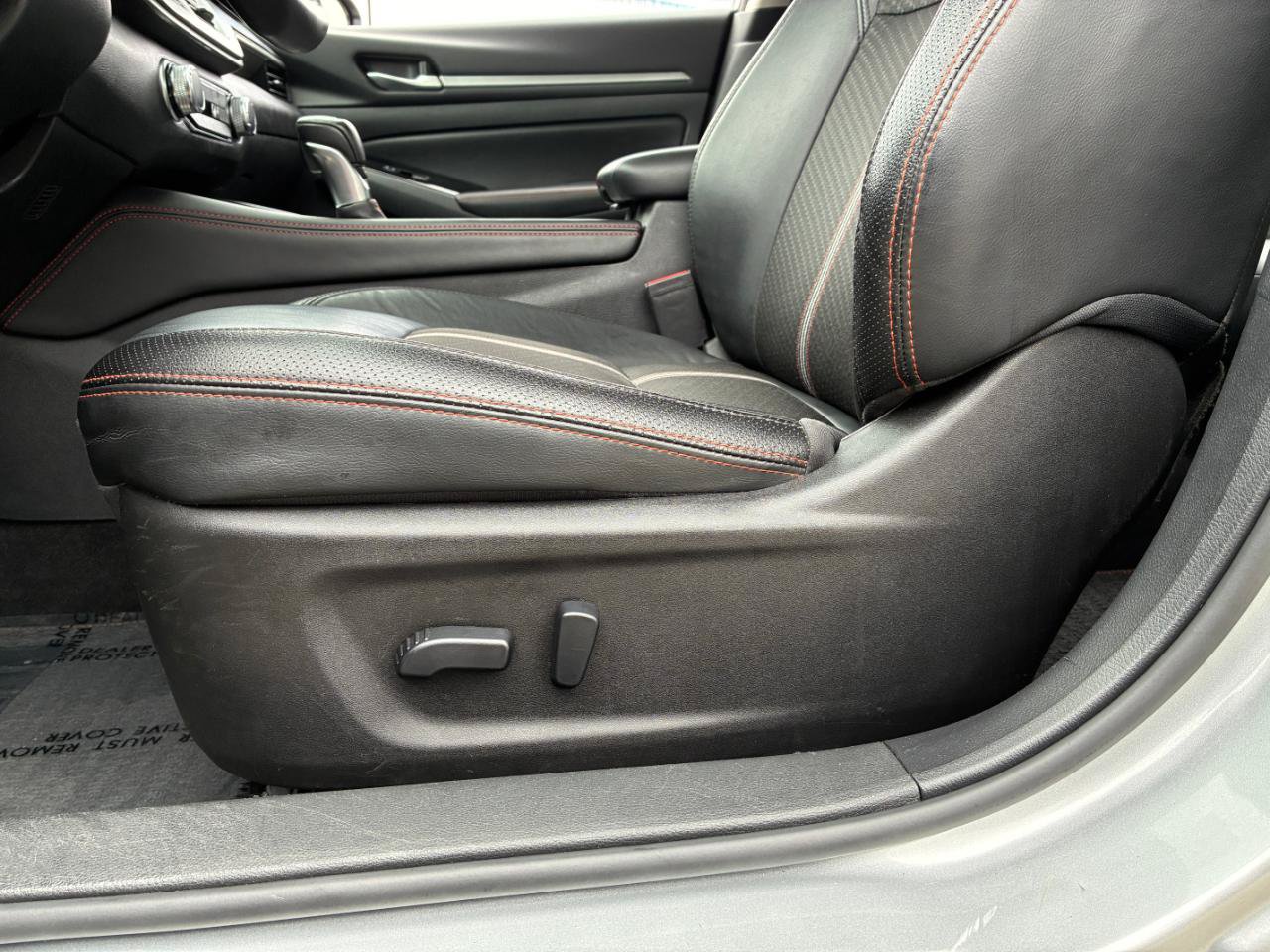 Used 2024 Nissan Altima 2.5 SR FWD image 12