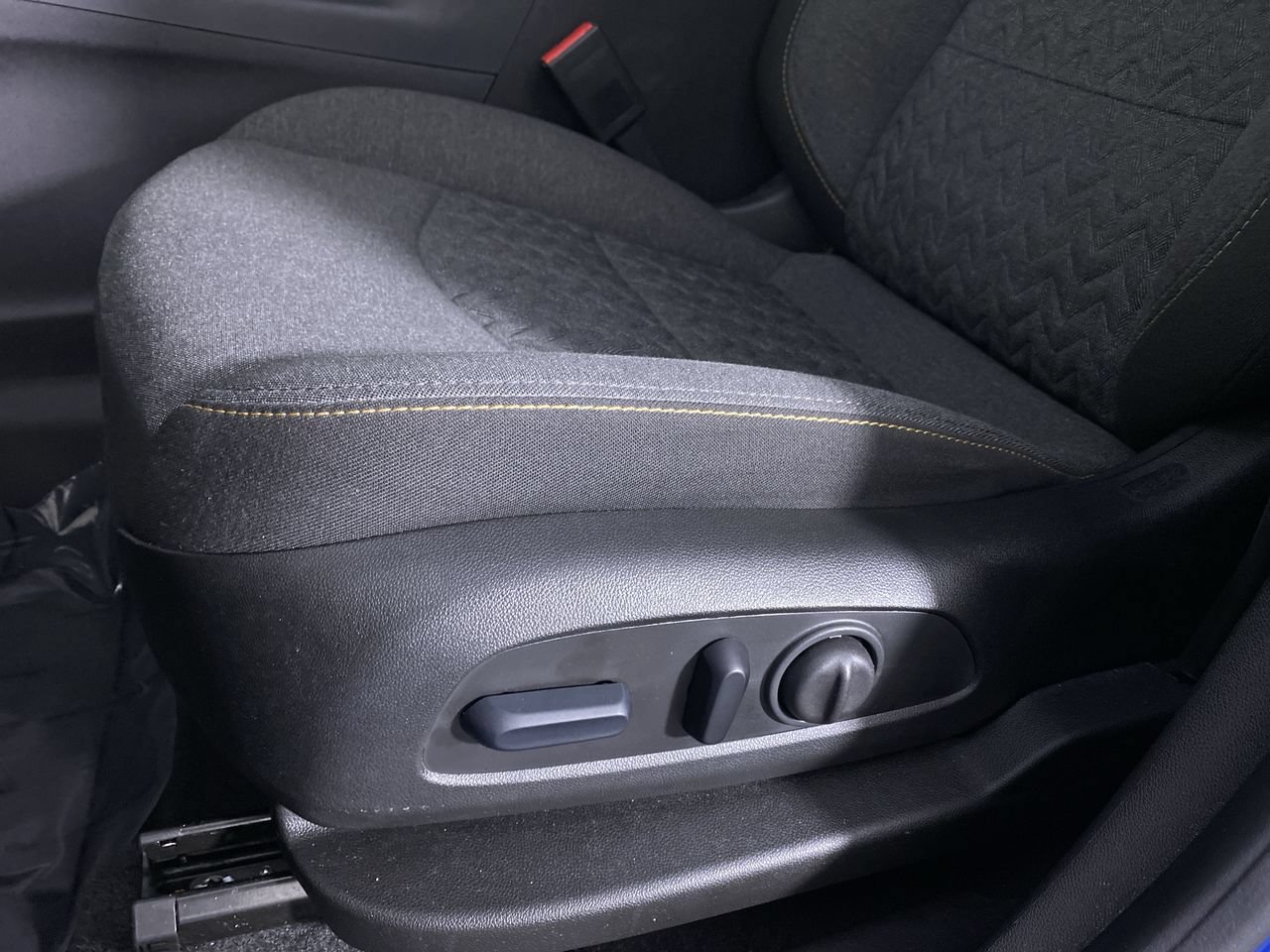 Certified 2024 Chevrolet Equinox LT w/ LPO, Floor Liner Package FWD image 9