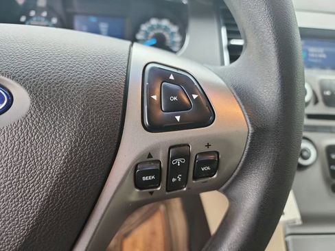Used 2016 Ford Taurus SE image 13