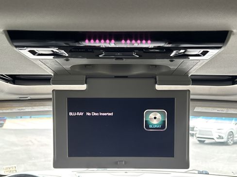 Used 2015 Chevrolet Suburban LTZ image 29