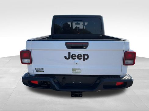 Used 2021 Jeep Gladiator Sport AWD/4WD image 5