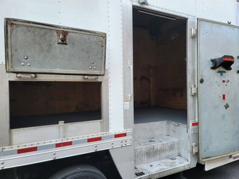 Used 2016 Ford F550 2WD Regular Cab Super Duty image 26