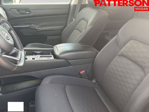 Used 2024 Nissan Pathfinder SV FWD image 16