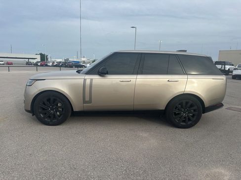 Used 2023 Land Rover Range Rover SE AWD/4WD image 2