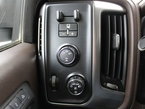 Used 2016 Chevrolet Silverado 2500 LTZ image 27