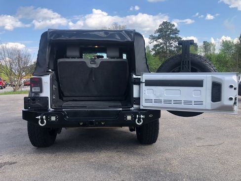 Used 2009 Jeep Wrangler X image 10