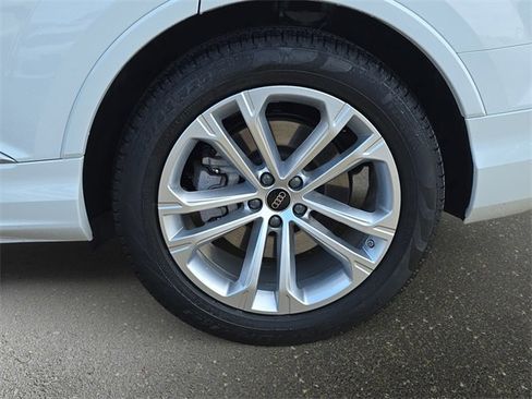 Used 2025 Audi Q7 3.0T Premium Plus w/ Premium Plus Package image 38