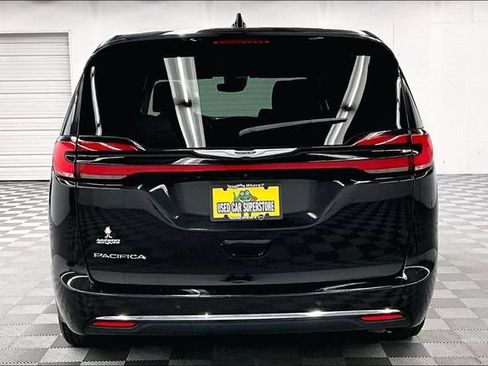 Used 2023 Chrysler Pacifica Touring-L FWD image 5