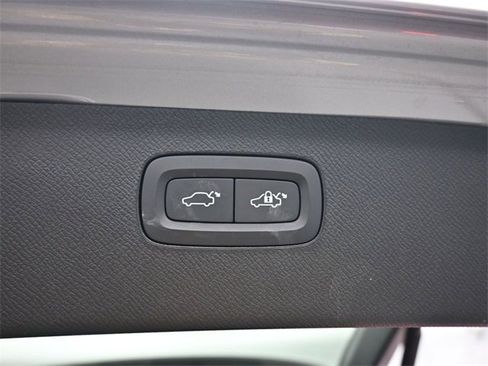 Used 2023 Volvo XC90 B6 Plus w/ Protection Package image 32