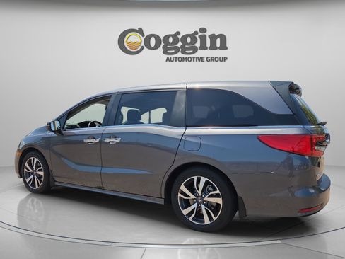 Certified 2023 Honda Odyssey Touring image 3