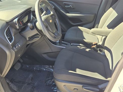 Used 2020 Chevrolet Trax LS image 11