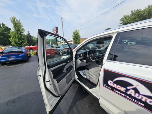 Used 2015 Toyota Highlander XLE AWD/4WD image 18