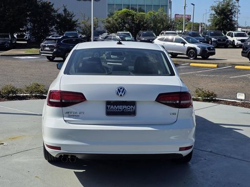 Used 2016 Volkswagen Jetta SE FWD image 3