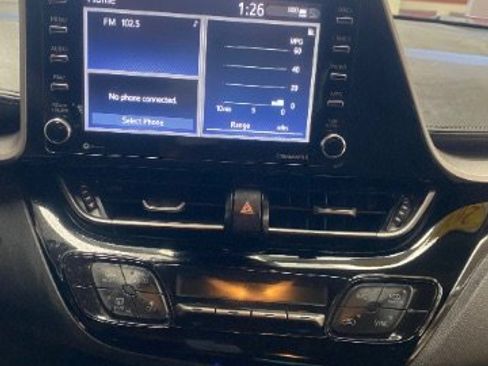 Used 2020 Toyota C-HR LE image 27