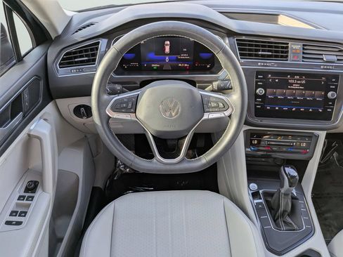Used 2023 Volkswagen Tiguan SE FWD image 12