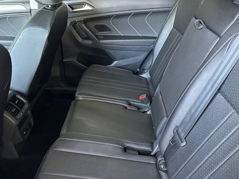 Used 2023 Volkswagen Tiguan SE w/ Panoramic Sunroof Package FWD image 12