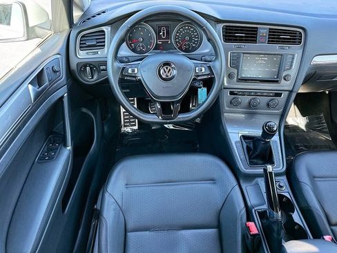 Used 2017 Volkswagen Golf Alltrack S image 21