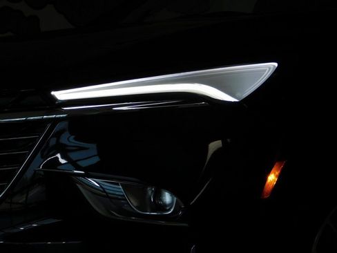 Used 2024 Buick Enclave Essence image 16