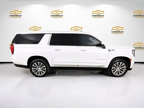 Used 2024 GMC Yukon XL Denali image 8