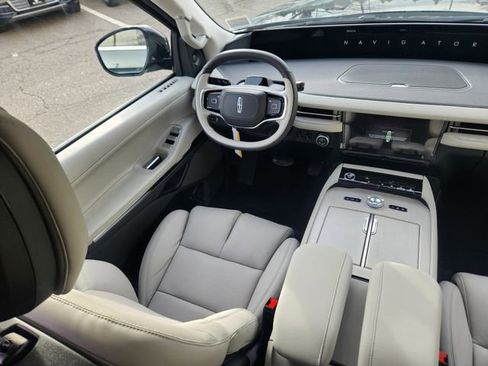 New 2026 Lincoln Navigator Reserve image 10