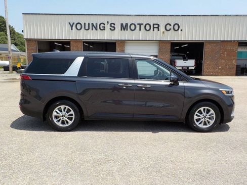 Used 2022 Kia Carnival LX FWD image 6