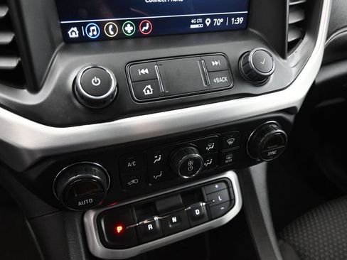 Used 2022 GMC Acadia SLE FWD image 16