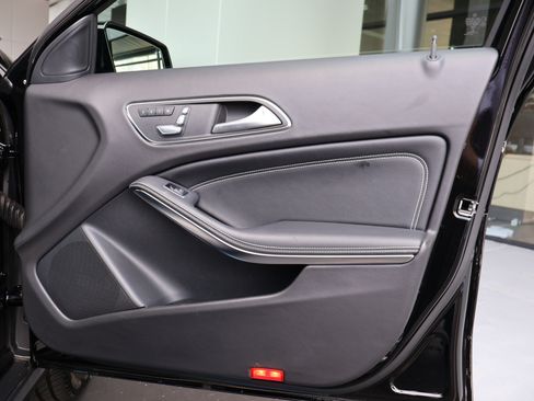 Used 2020 Mercedes-Benz GLA 250 4MATIC image 27