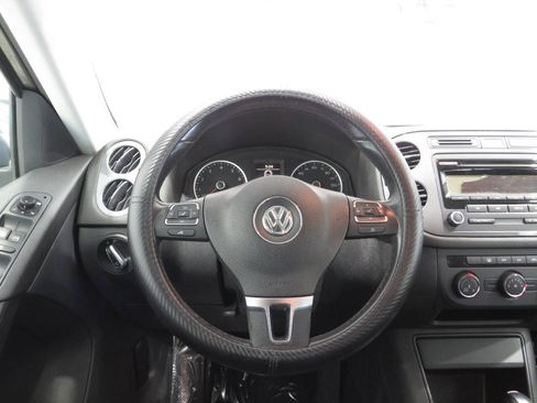 Used 2013 Volkswagen Tiguan S FWD image 11