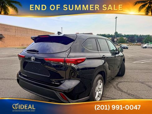 Used 2021 Toyota Highlander LE AWD/4WD image 6