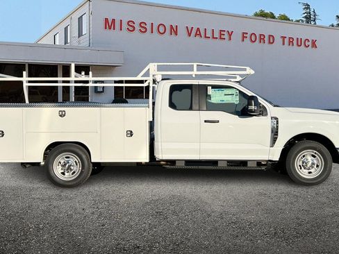 New 2026 Ford F350 XL w/ XL Chrome Package image 3