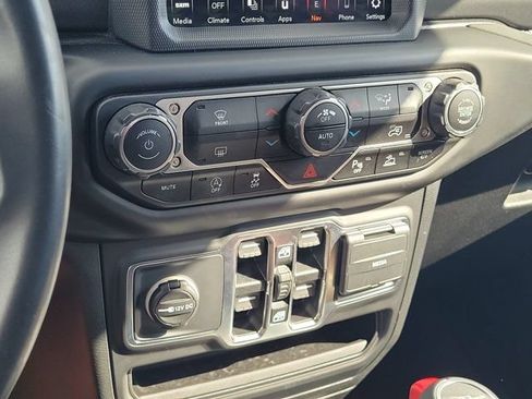 Used 2021 Jeep Gladiator Overland AWD/4WD image 24